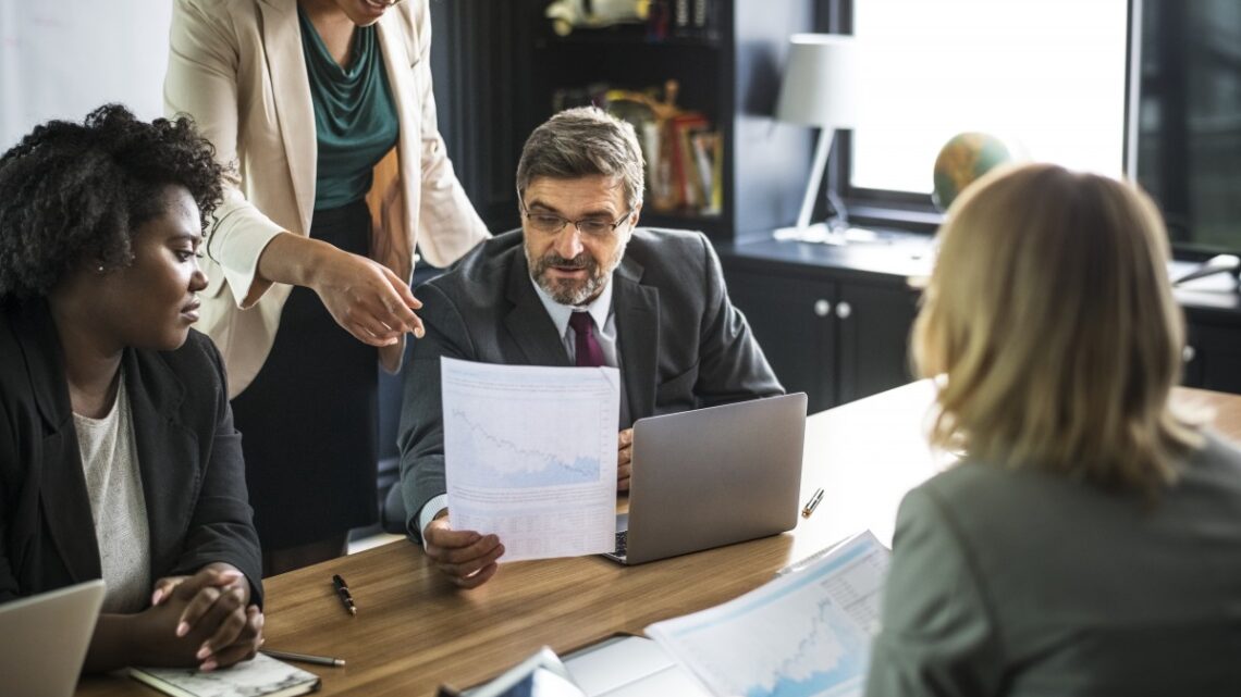 Communication et cohésion : recourir à un manager de transition pour leur mise en œuvre